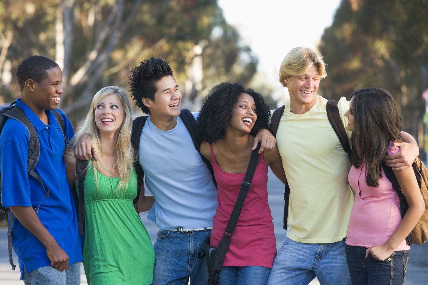teen-friends-having-fun-outside_Ht8QSRBj.jpg